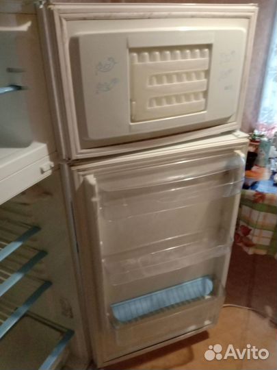 Холодильник двухкамерный indesit