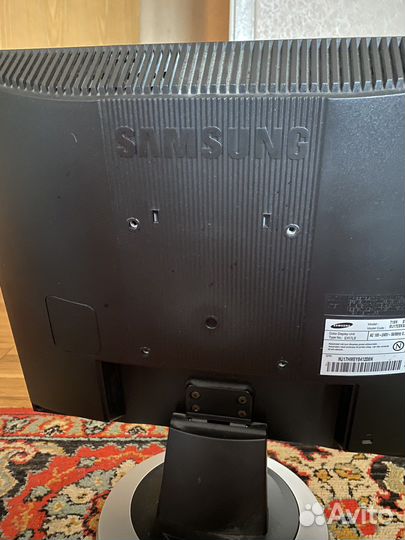 Монитор Samsung SyncMaster713n