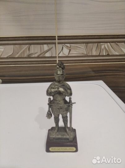 Продаю рыцаря из крепости Ригерсбург(Австрия)