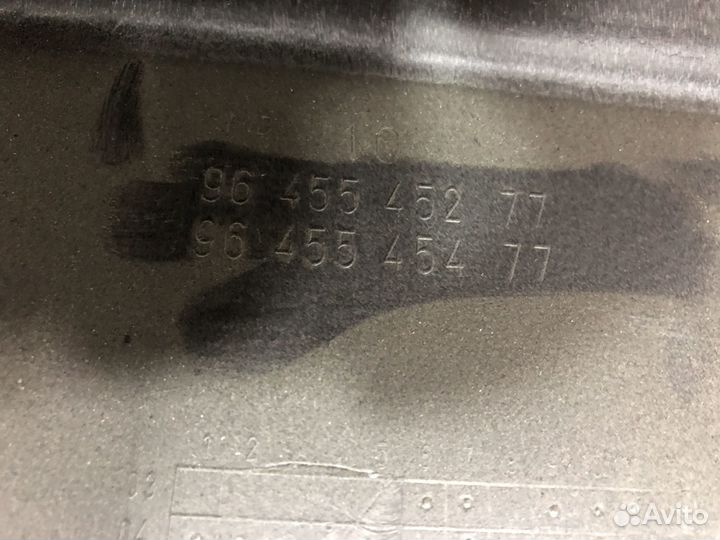 Обшивка двери передняя левая Peugeot 407 / Пежо