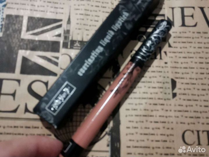 Матовая помада нюдовая