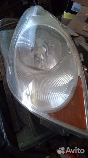 Фара на Нисаан Ноут,2007 г,оригинал,правая