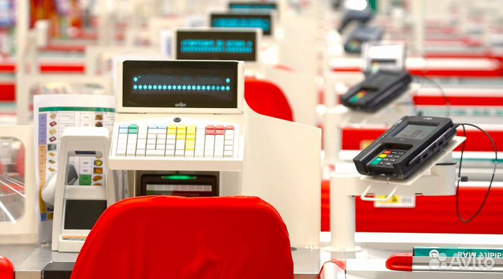 Кассир супермаркета возле дома