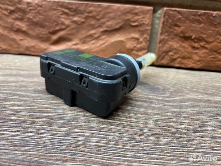 Моторчик корректора фары Skoda Rapid 2013-2020