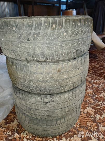 Landsail Ice Star IS33 215/55 R17 88T