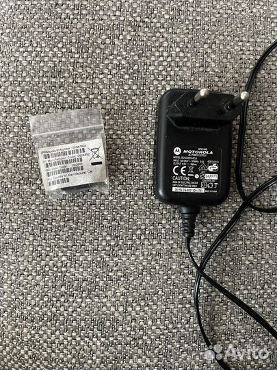 Зарядное устройство Motorola, брелок Nokia