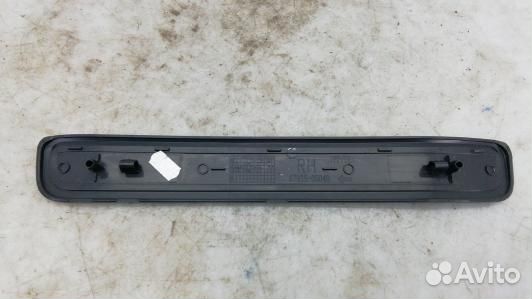 Накладка порога внутренняя правая toyota avensis T