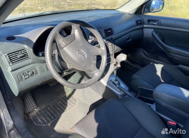 Разбор Toyota Avensis 2 (Капот бампер дверь крыло)