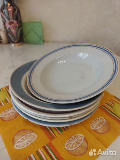 Тарелки столовые средние и глубокие