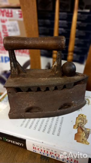 Очень старый утюг