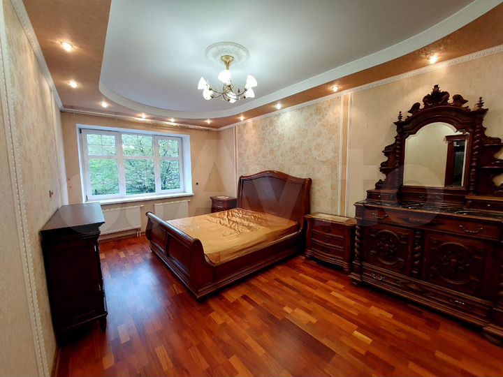 3-к. квартира, 120 м², 1/4 эт.