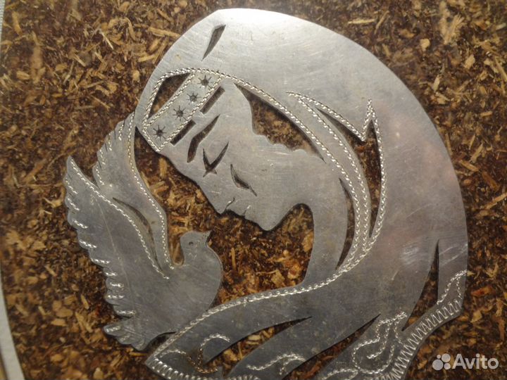 Девушка с голубем