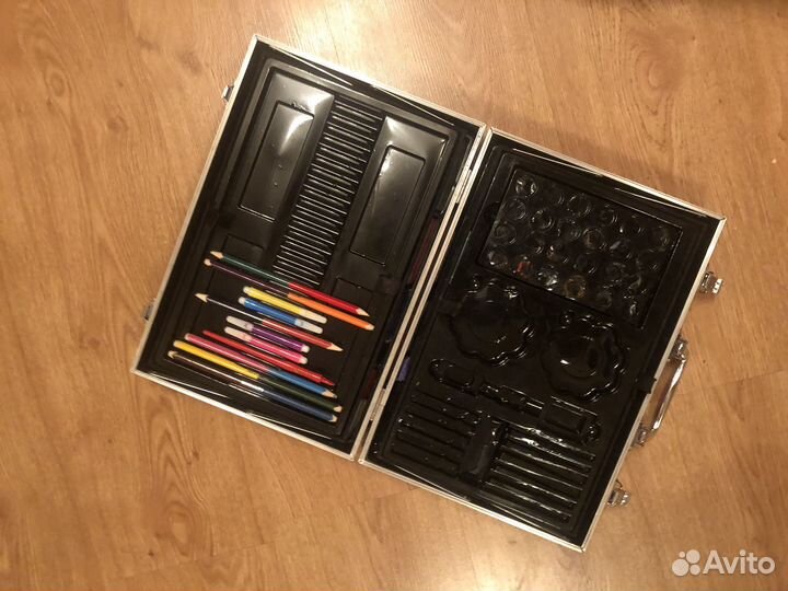 Чемоданчик художника