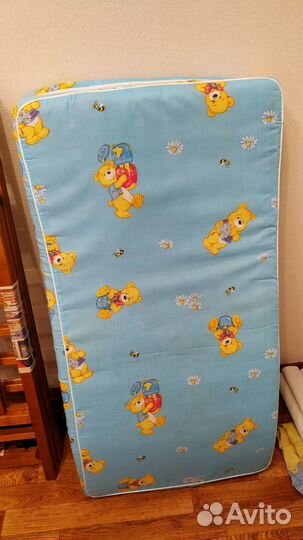 Детская кроватка с продольным маятником