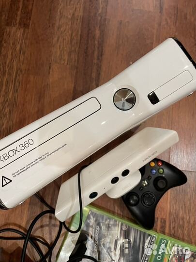 Xbox 360 250gb плюс диски