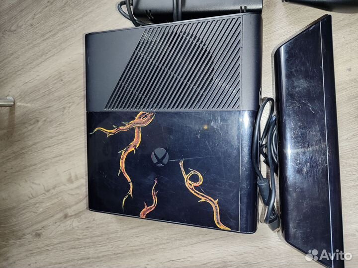 Xbox 360 E 4 GB с Kinect не прошиваемая версия