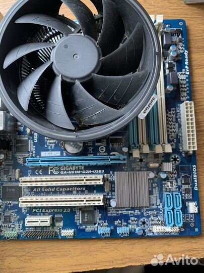 Материнская плата с процессором и кулером