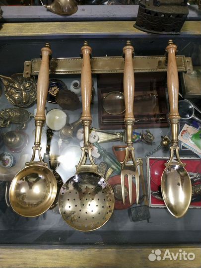 Красивый набор поварешек латунь дерево на подвеске