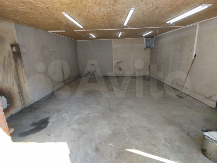 Гараж, > 30 м²