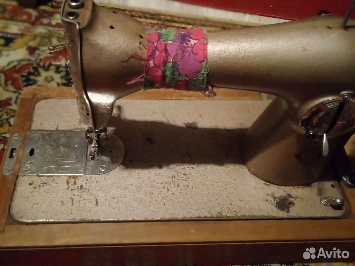 Швейная машинка+ приставка зигзаг и иглы в подарок