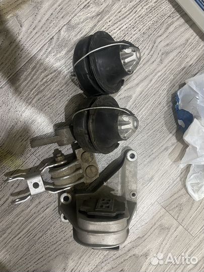 Подушка двигателя volvo s60