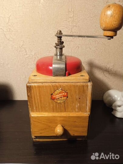 Старинная немецкая ручная кофемолка