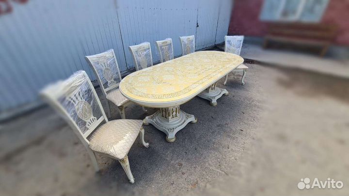 Столы и стулья