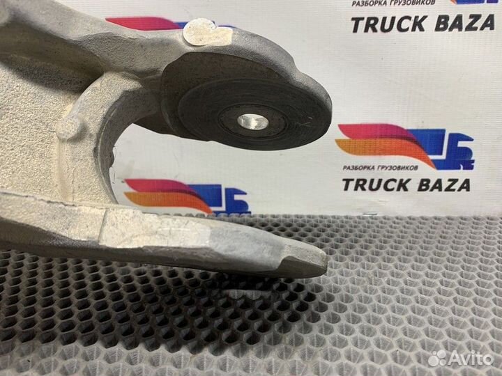 1912828 Кронштейн кабины передний левый