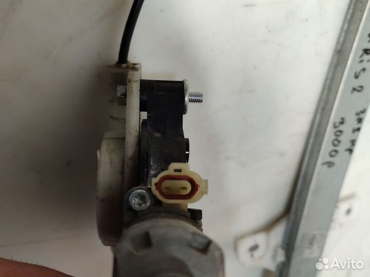 Стеклоподъемник задний правый Hyundai Solaris 2