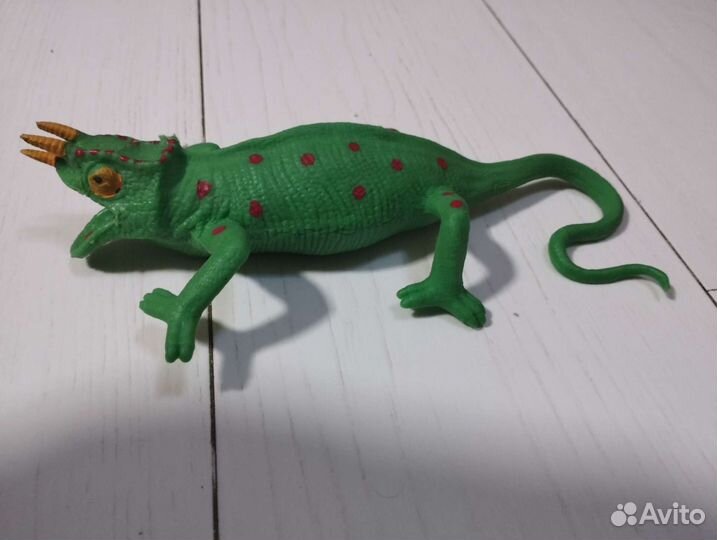 Ящерицы, жуки, змея и мышь резиновые