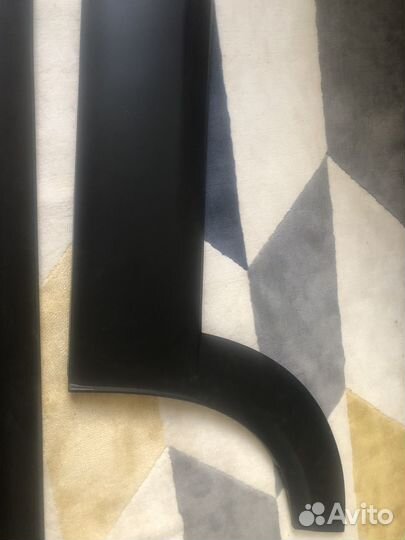 Накладка левой задней двери на Mazda CX30