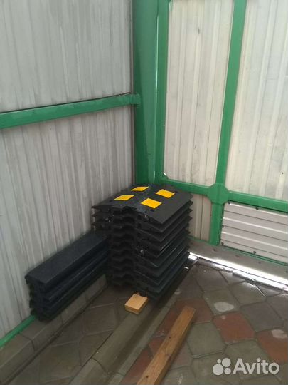 Лежачий полицейский бу