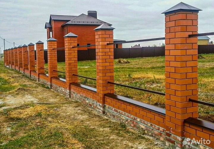 Кирпичный забор произв Алютех прочн гарант. 10 лет