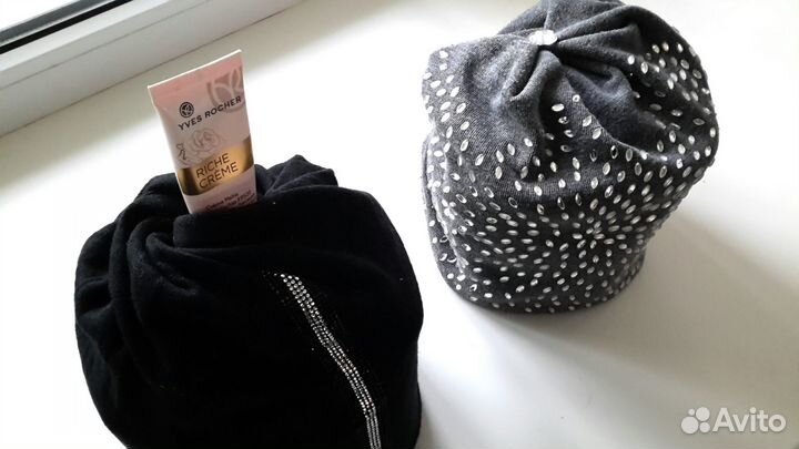 Шапочки трикотажные со стразами, на подкладке