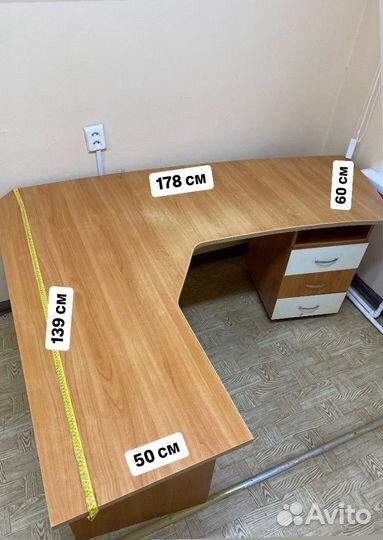 Угловой письменный стол с тумбой