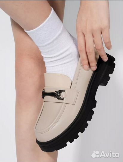 Лоферы женские бежевые