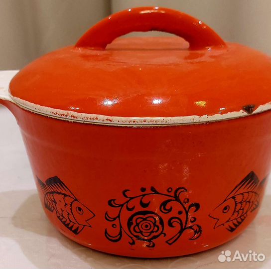 Кастрюля чугунная эмалированная СССР 0,9 л