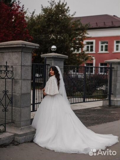 Свадебное платье 42 44 46 бу