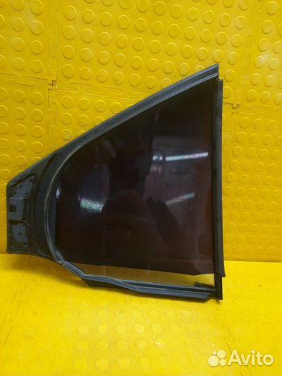 Стекло боковое заднее левое Nissan Primera P12