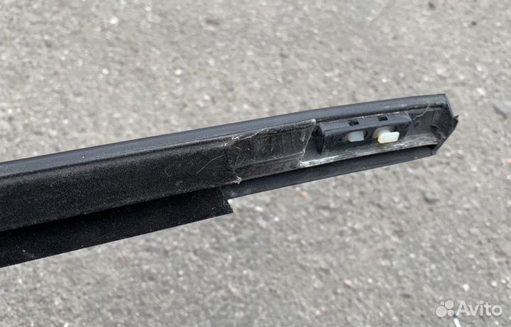 Молдинг стекла задней правой двери Focus 3