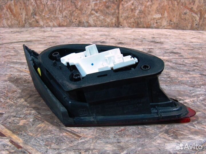 Opel Astra J Фонарь задний внутренний правый