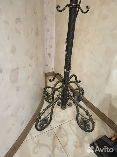 Вешалка напольная кованая