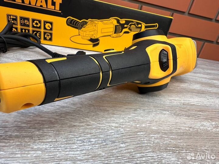 Болгарка Dewalt 1600W с регулировкой оборотов