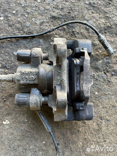 Бмв 1 f20 суппорт задний правый