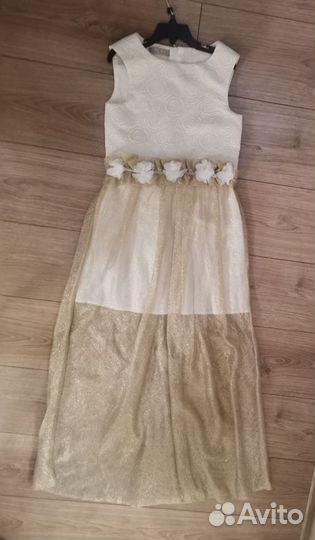 Нарядное золотое платье для девочки