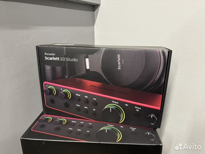 Focusrite Scarlett 2i2 Studio 4th Gen