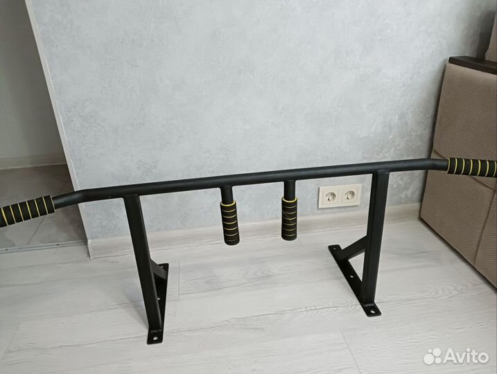 Турник настенный