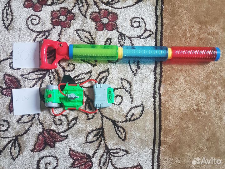 Два детских водных пистолета