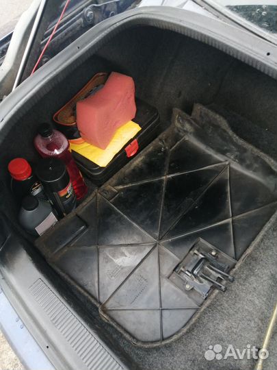 Левая крышка в багажник ауди 100/s4/a6/s6/c4