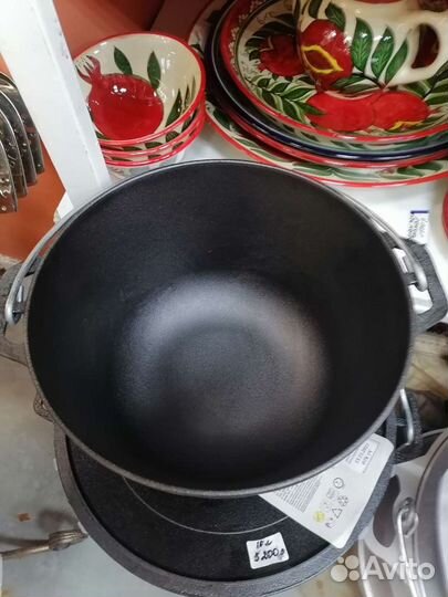 Котелок чугунный походный